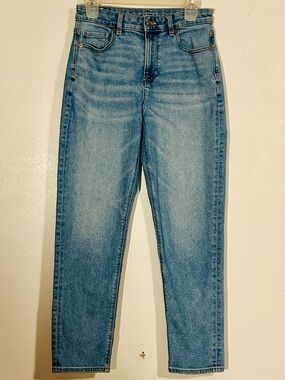 American Eagle High Rise Mom Jean